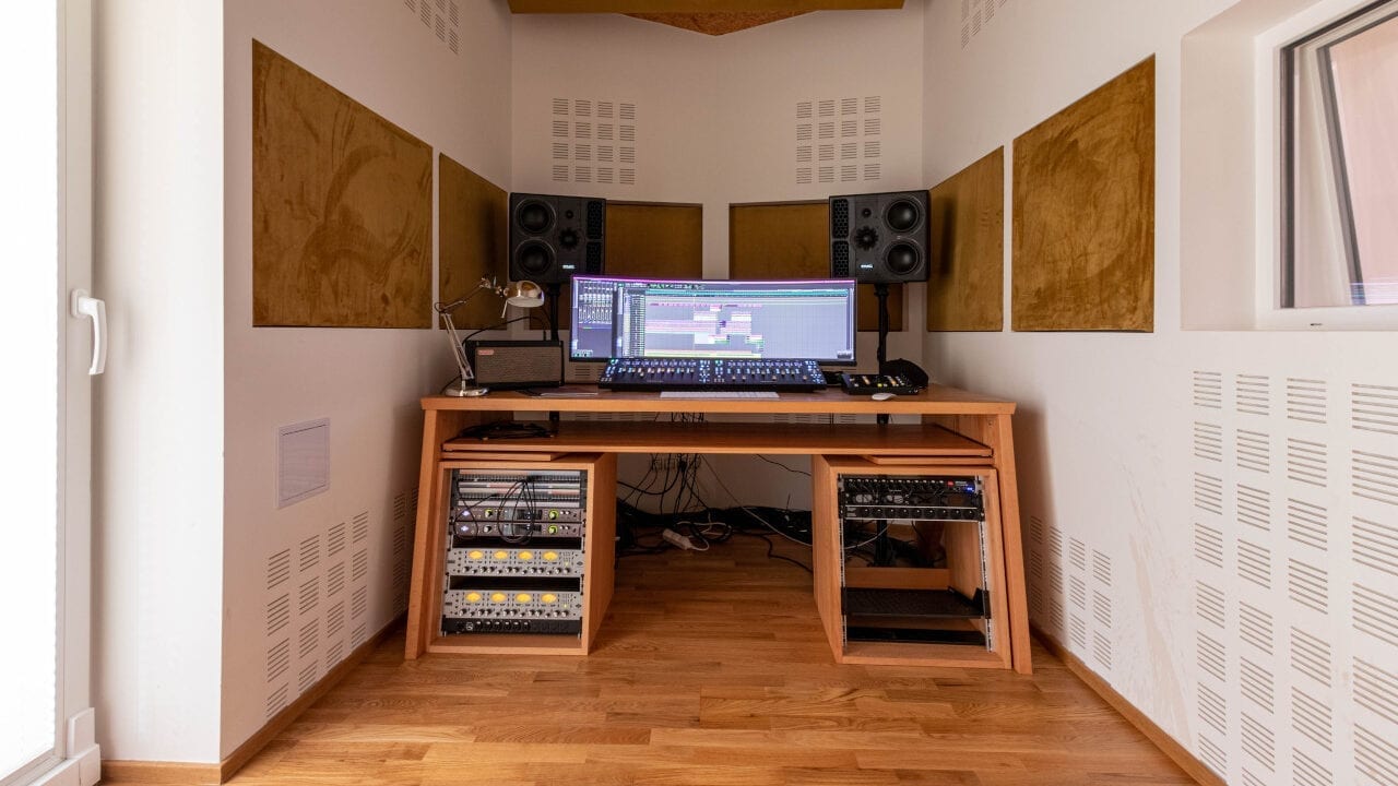 Vokální booth a pracovní zákoutí