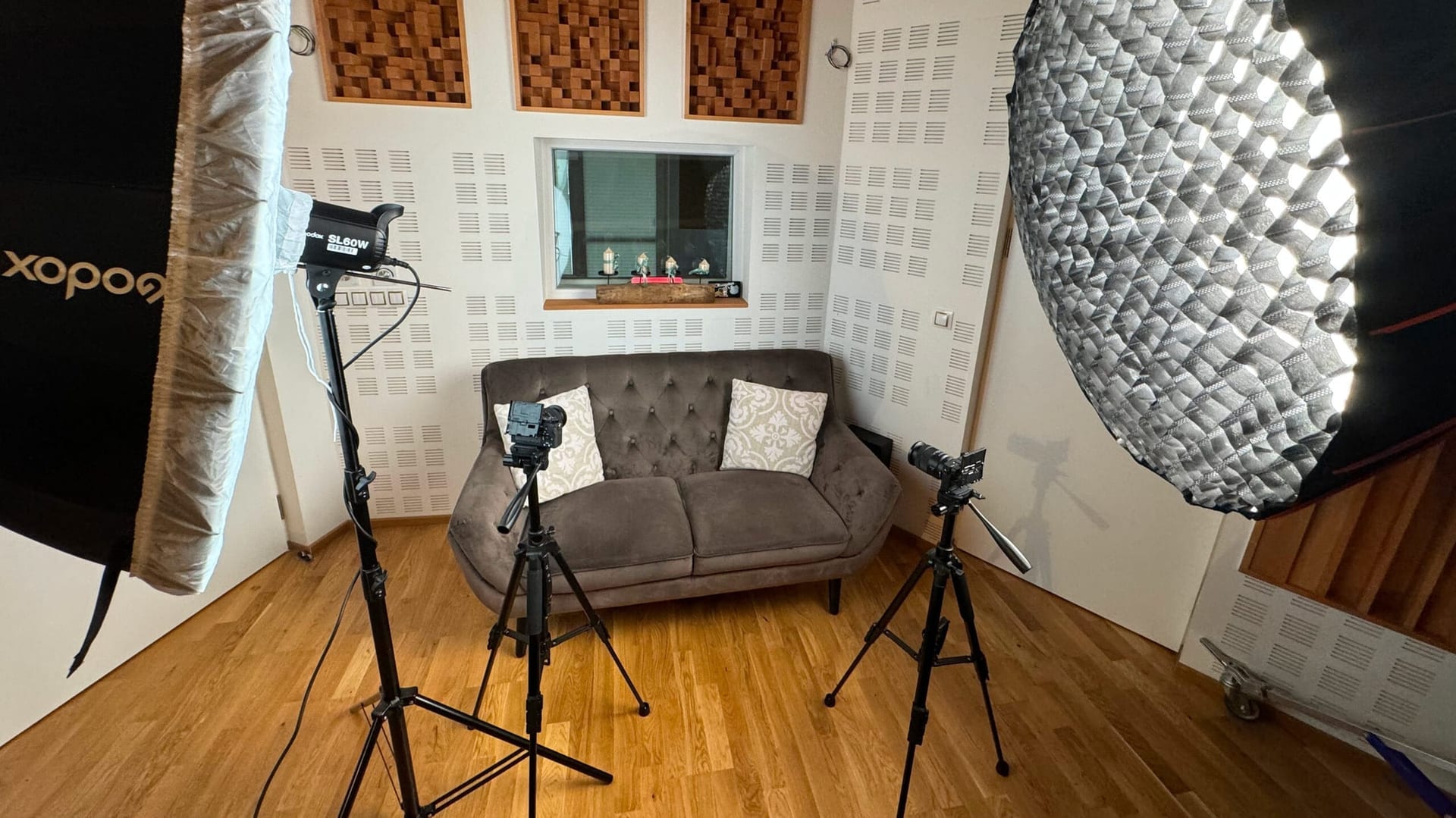 Posezení a natáčecí koutek pro podcast