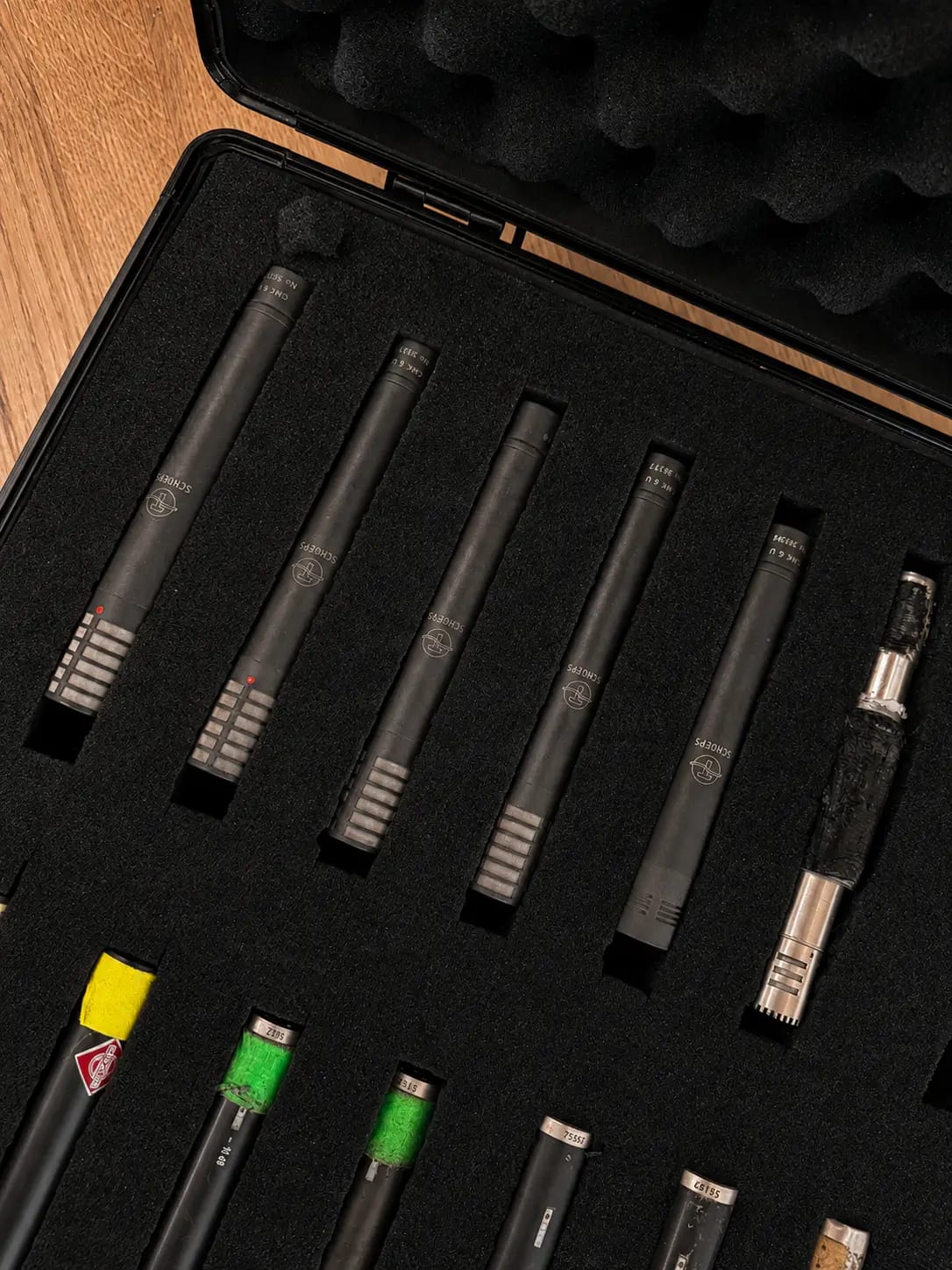 Kufr s tužkovými mikrofony Schoeps CMC 6U a Neumann KM