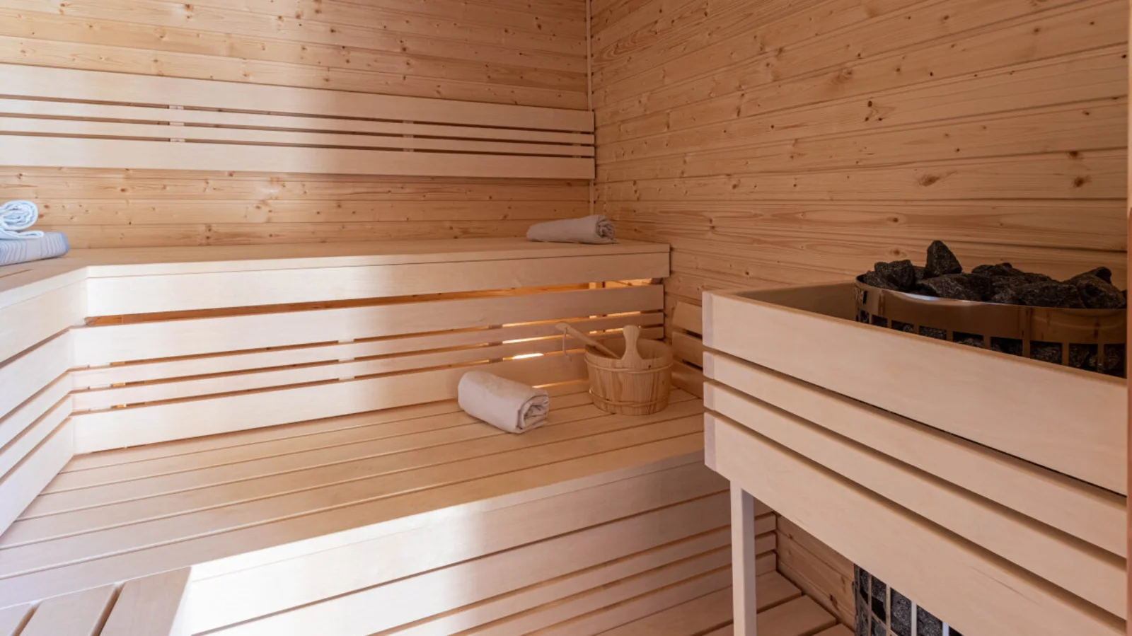 Finská sauna ve wellness zázemí studia